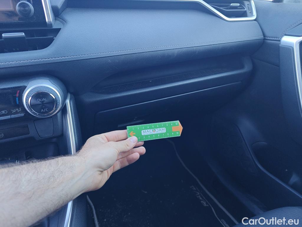  Toyota  RAV4 TOYOTA  / 2018 / 5P / todoterreno 2.5l 220H Advance 4WD #18