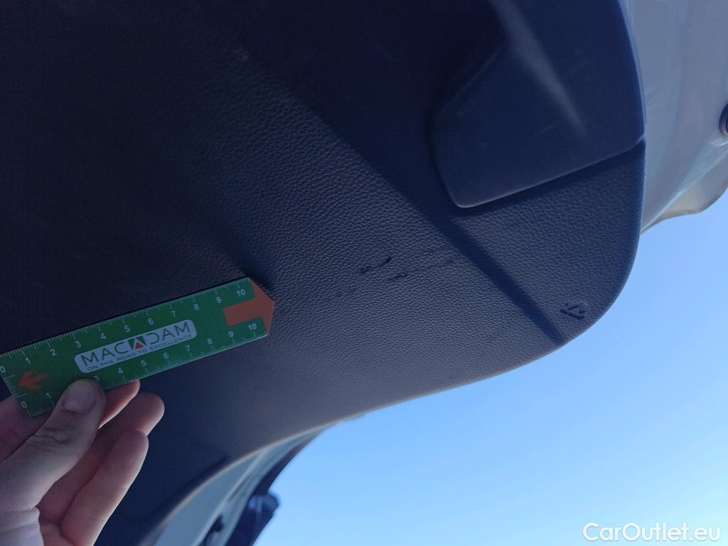  Toyota  RAV4 TOYOTA  / 2018 / 5P / todoterreno 2.5l 220H Advance 4WD #17