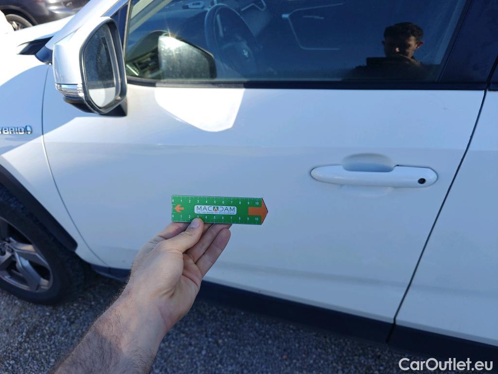  Toyota  RAV4 TOYOTA  / 2018 / 5P / todoterreno 2.5l 220H Advance 4WD #1