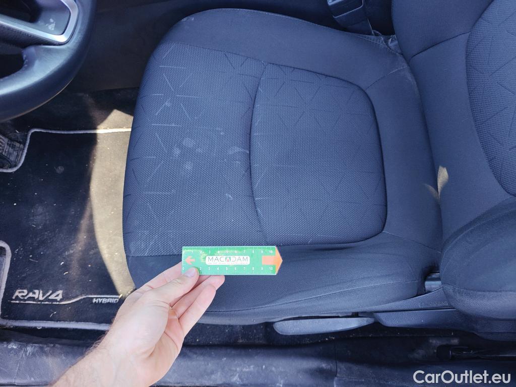  Toyota  RAV4 TOYOTA  / 2018 / 5P / todoterreno 2.5l 220H Advance 4WD #4