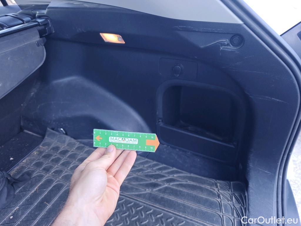  Toyota  RAV4 TOYOTA  / 2018 / 5P / todoterreno 2.5l 220H Advance 4WD #11