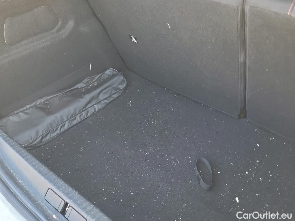  Peugeot  208 PEUGEOT  / 2019 / 5P / berlina con portón BlueHDi 73kW (100CV) Active Pack (AC) #22