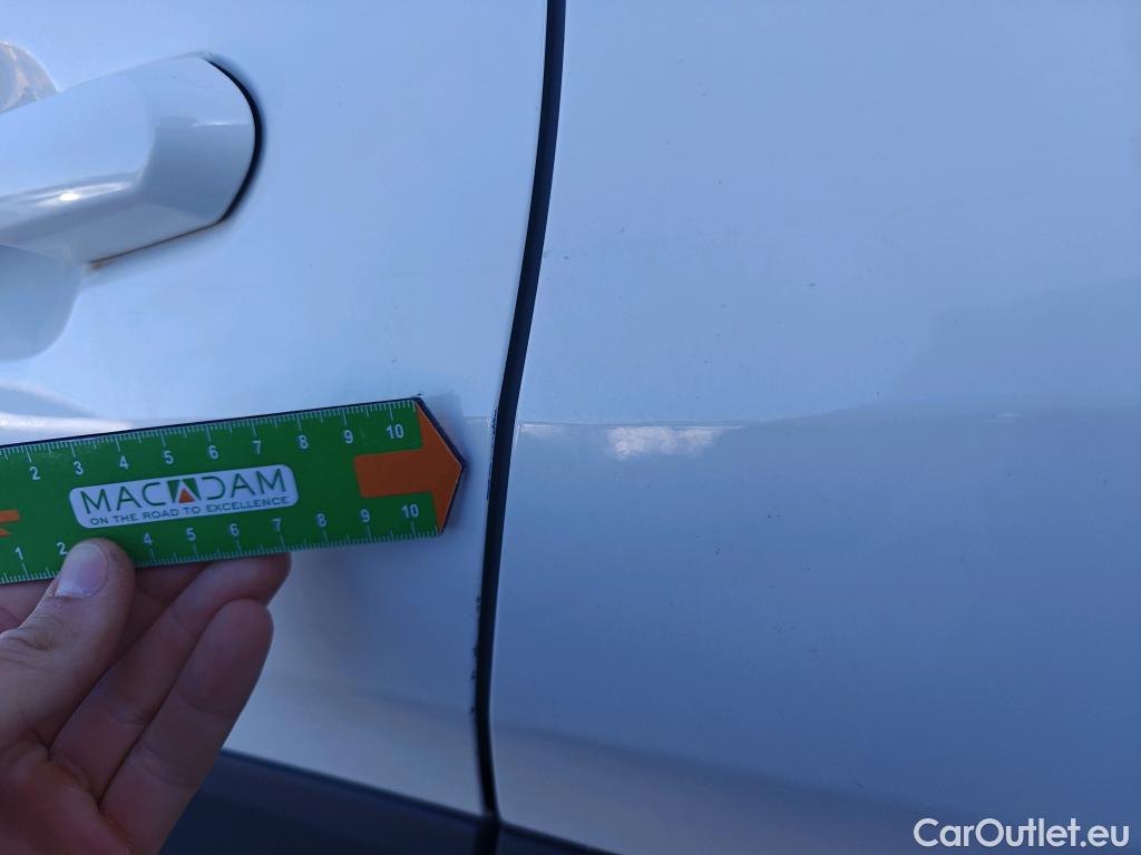  Toyota  RAV4 TOYOTA  / 2018 / 5P / todoterreno 2.5l 220H Advance 4WD #44