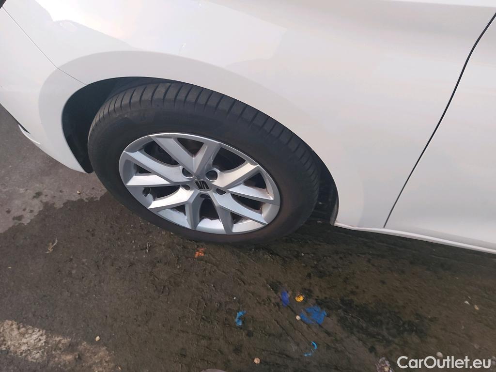  Seat  Leon SEAT Nuevo León / 2020 / 5P / berlina con portón 1.5 TSI 96kW S&S Style Go(SP) #1