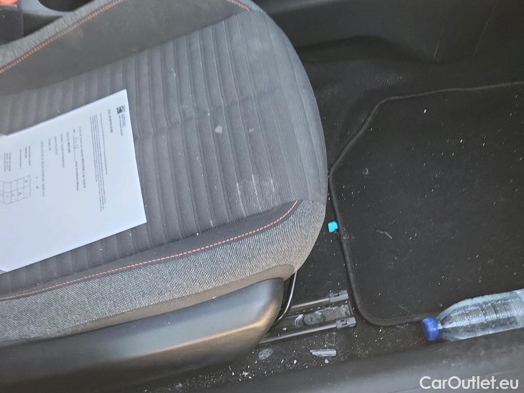  Peugeot  208 PEUGEOT  / 2019 / 5P / berlina con portón BlueHDi 73kW (100CV) Active Pack (AC) #24