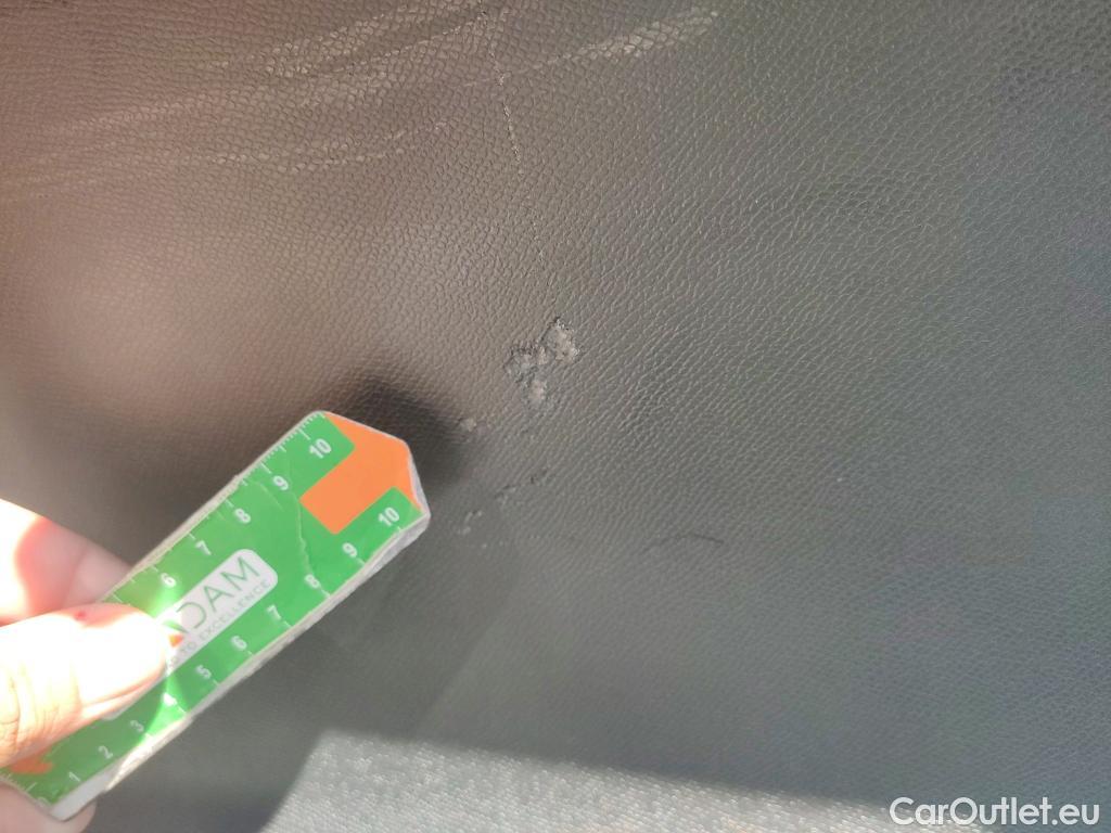  Peugeot  308 PEUGEOT  / 2017 / 5P / berlina con portón 5p Style BlueHDi 130 S&S #16