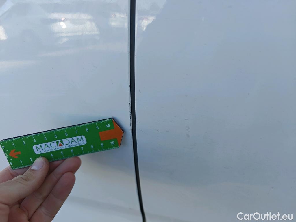  Toyota  RAV4 TOYOTA  / 2018 / 5P / todoterreno 2.5l 220H Advance 4WD #3