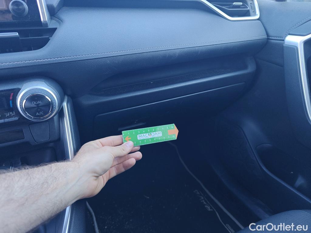  Toyota  RAV4 TOYOTA  / 2018 / 5P / todoterreno 2.5l 220H Advance 4WD #19