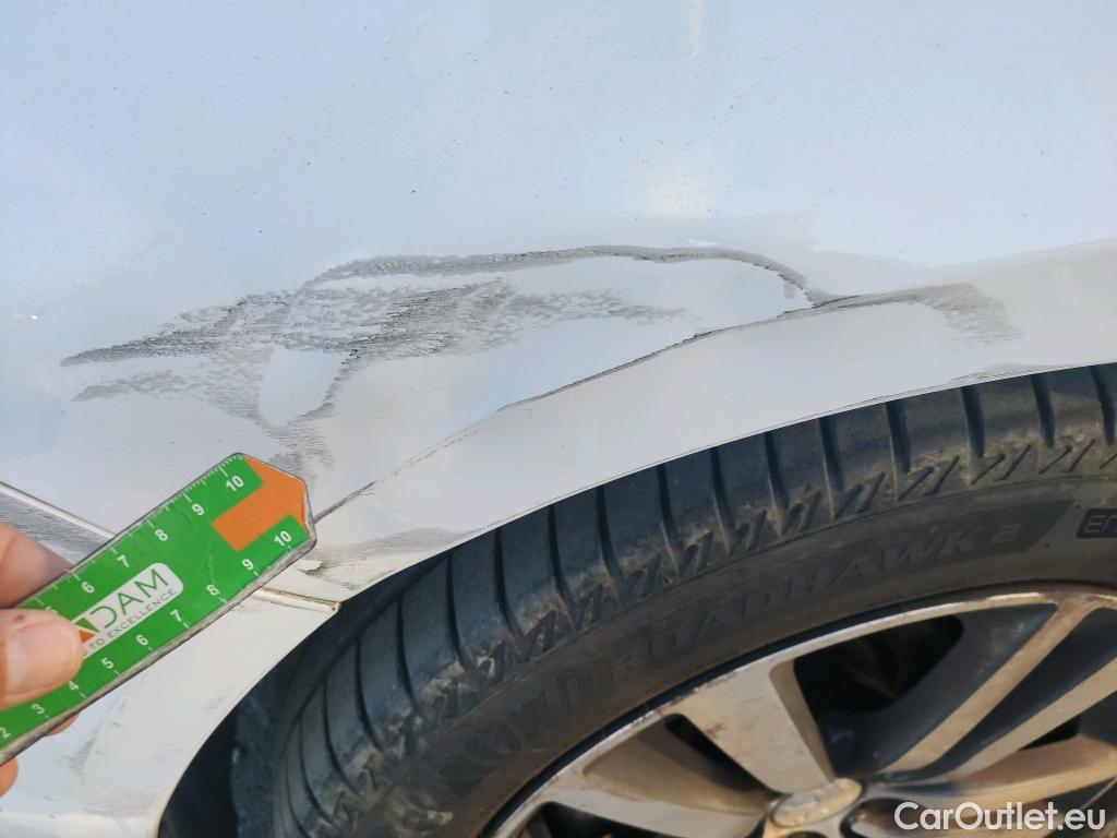  Peugeot  308 PEUGEOT  / 2017 / 5P / berlina con portón 5p Style BlueHDi 130 S&S #4