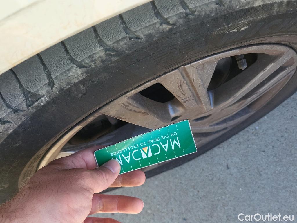  Peugeot  208 PEUGEOT  / 2019 / 5P / berlina con portón BlueHDi 73kW (100CV) Active Pack (AC) #14