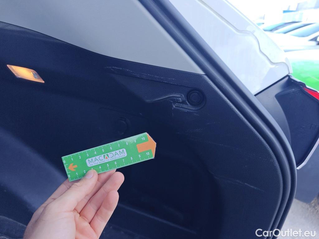  Toyota  RAV4 TOYOTA  / 2018 / 5P / todoterreno 2.5l 220H Advance 4WD #13