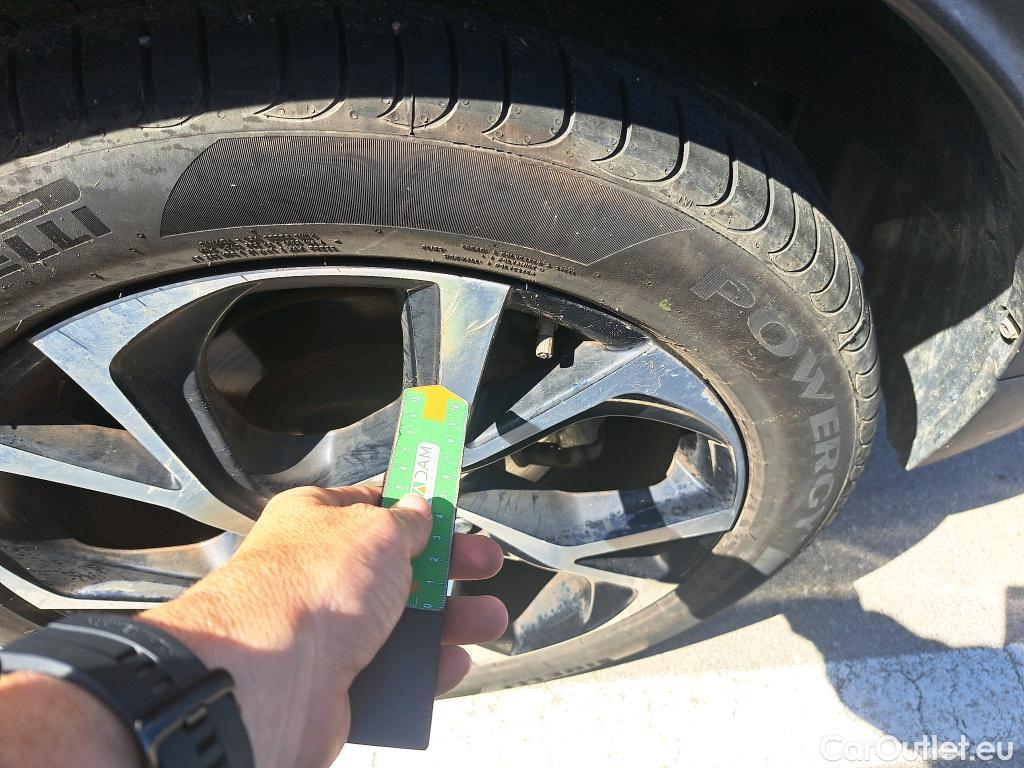  Toyota  C-HR TOYOTA  / 2016 / 5P / todoterreno 1.8 125H Advance (CX) #41