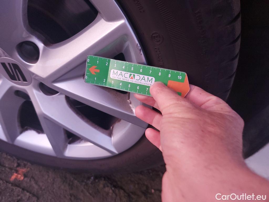  Seat  Leon SEAT Nuevo León / 2020 / 5P / berlina con portón 1.5 TSI 96kW S&S Style Go(SP) #2