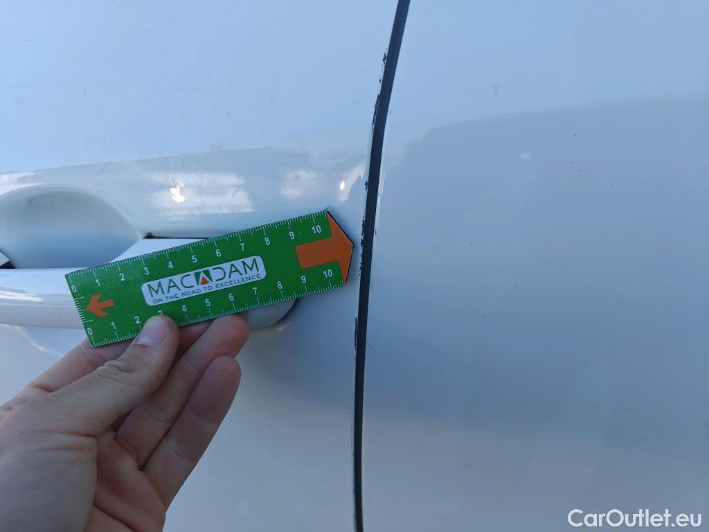  Toyota  RAV4 TOYOTA  / 2018 / 5P / todoterreno 2.5l 220H Advance 4WD #2