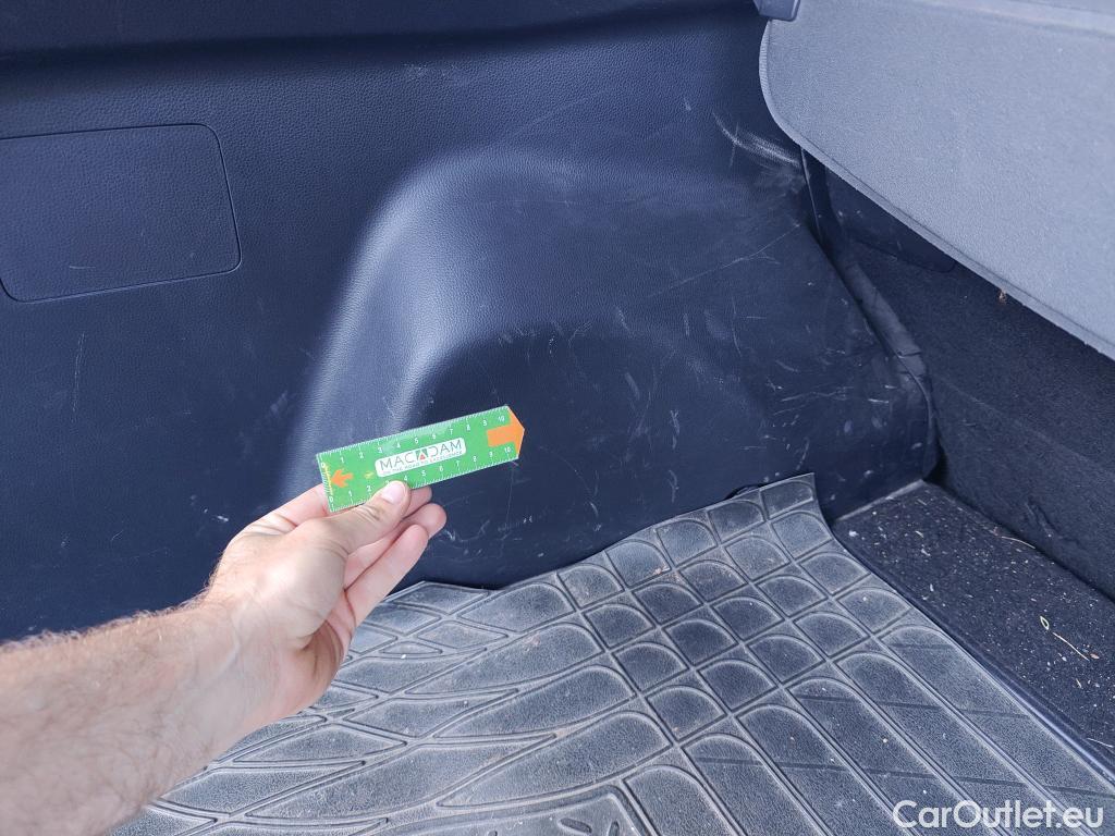  Toyota  RAV4 TOYOTA  / 2018 / 5P / todoterreno 2.5l 220H Advance 4WD #15