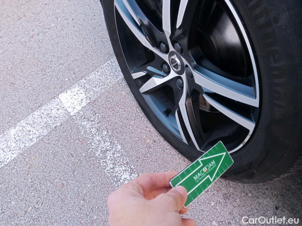  Volvo  XC 40 VOLVO XC40 todoterreno 1.5 T5 Twin Recharge R-Design Auto 180 CV 10 kWh #34