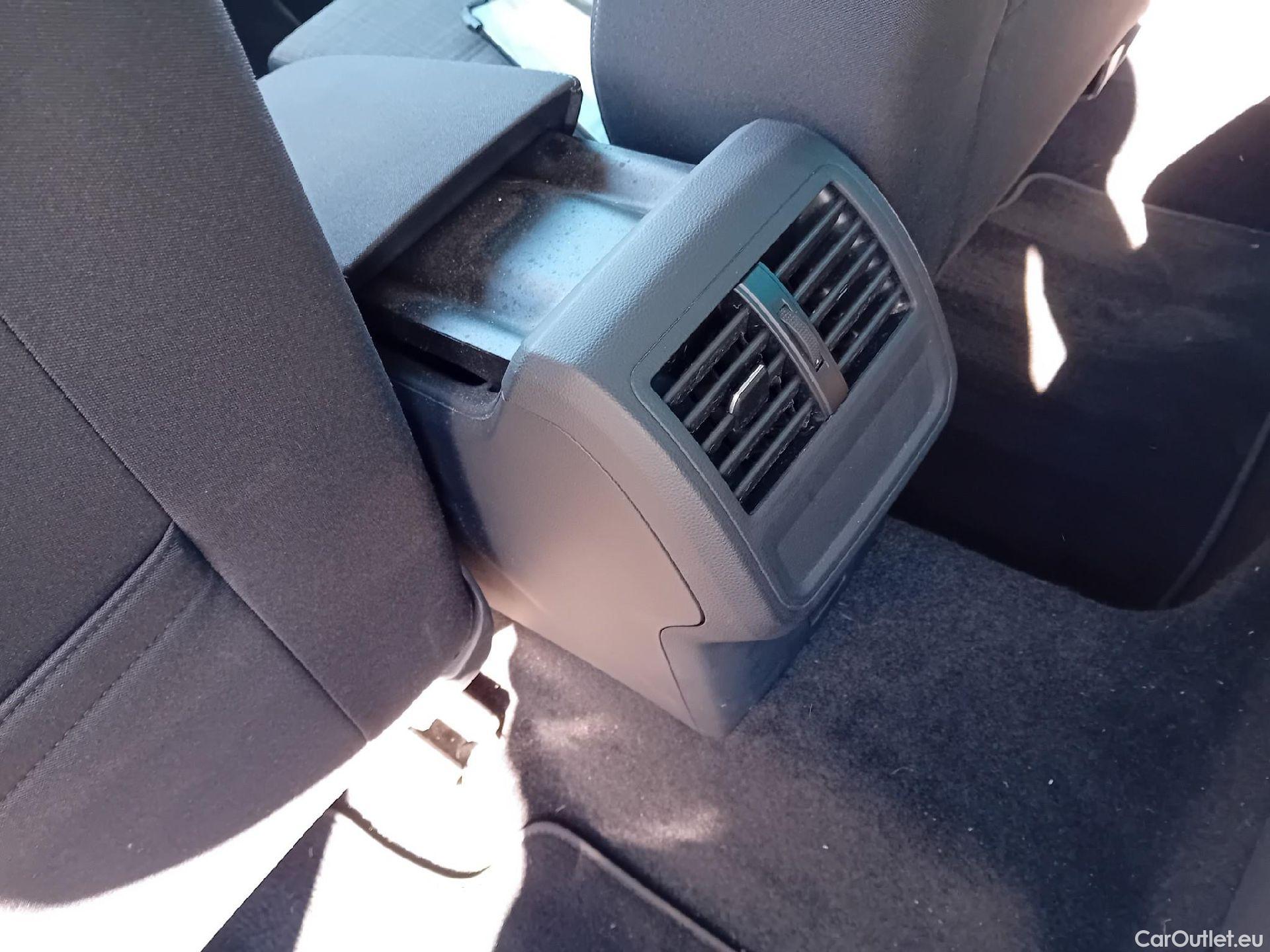  Volkswagen  Passat VOLKSWAGEN  / 2019 / 5P / familiar Variant Executive 2.0 TDI 110kW (150CV) #10