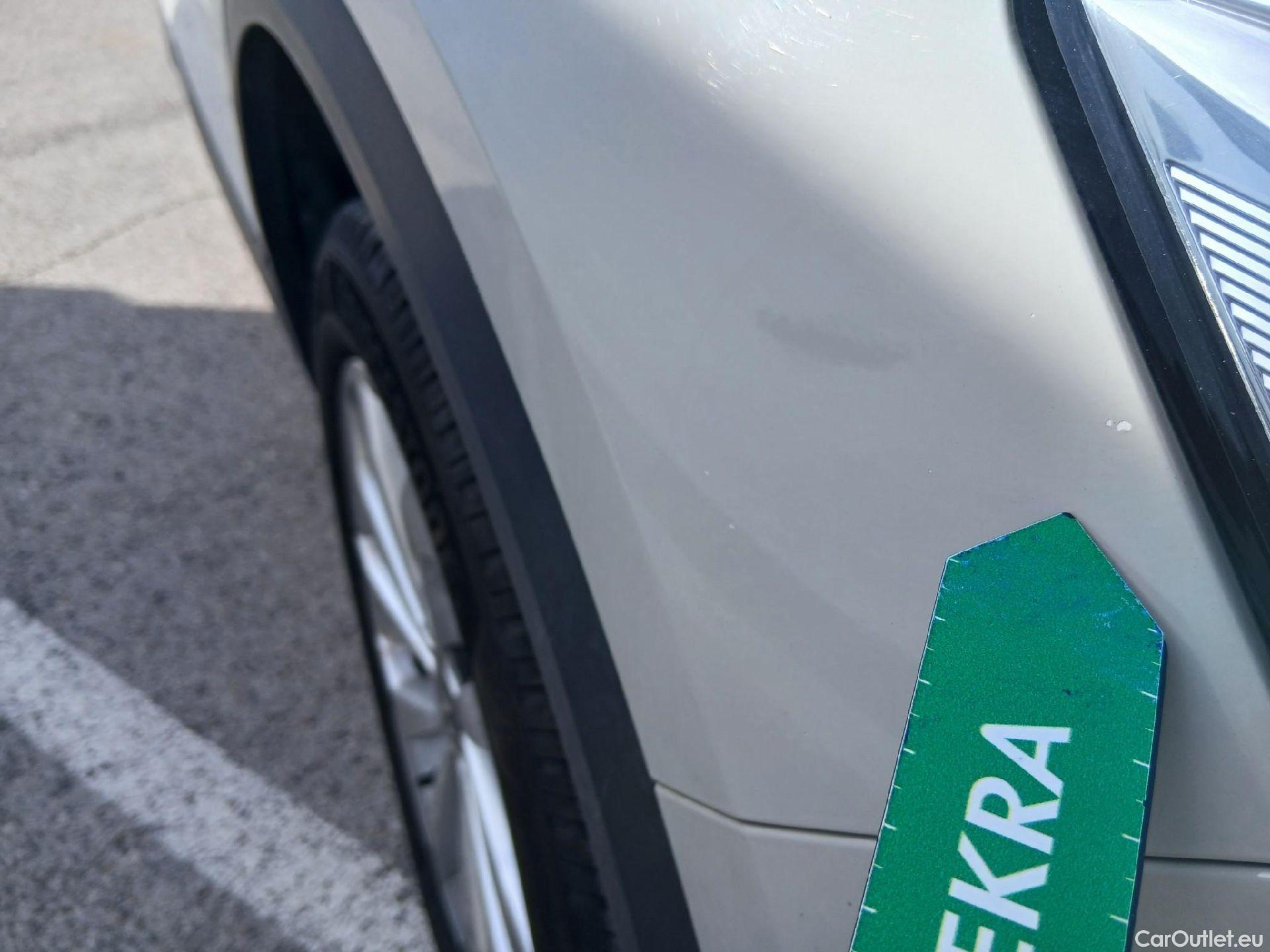  Volkswagen  T-ROC VOLKSWAGEN  / 2021 / 5P / todoterreno Life 1.5 TSI 110kW (150CV) DSG #39