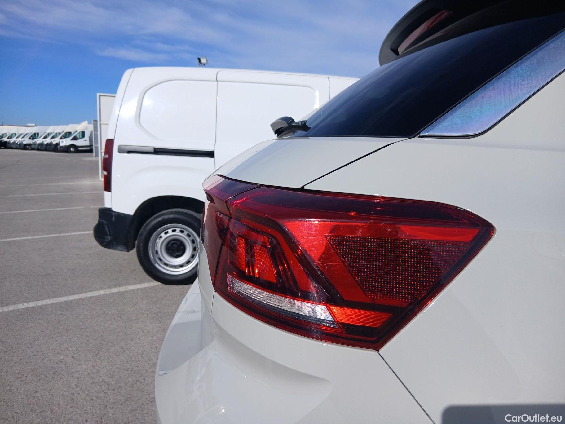  Volkswagen  T-ROC VOLKSWAGEN  / 2021 / 5P / todoterreno Life 1.5 TSI 110kW (150CV) DSG #30