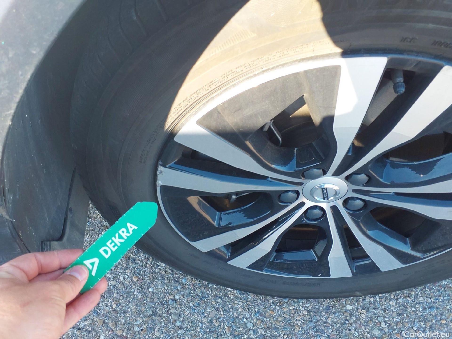  Volvo  XC60 VOLVO  todoterreno 2.0 T6 AWD Recharge Inscription Exp Auto 350 CV 18 kWh #5