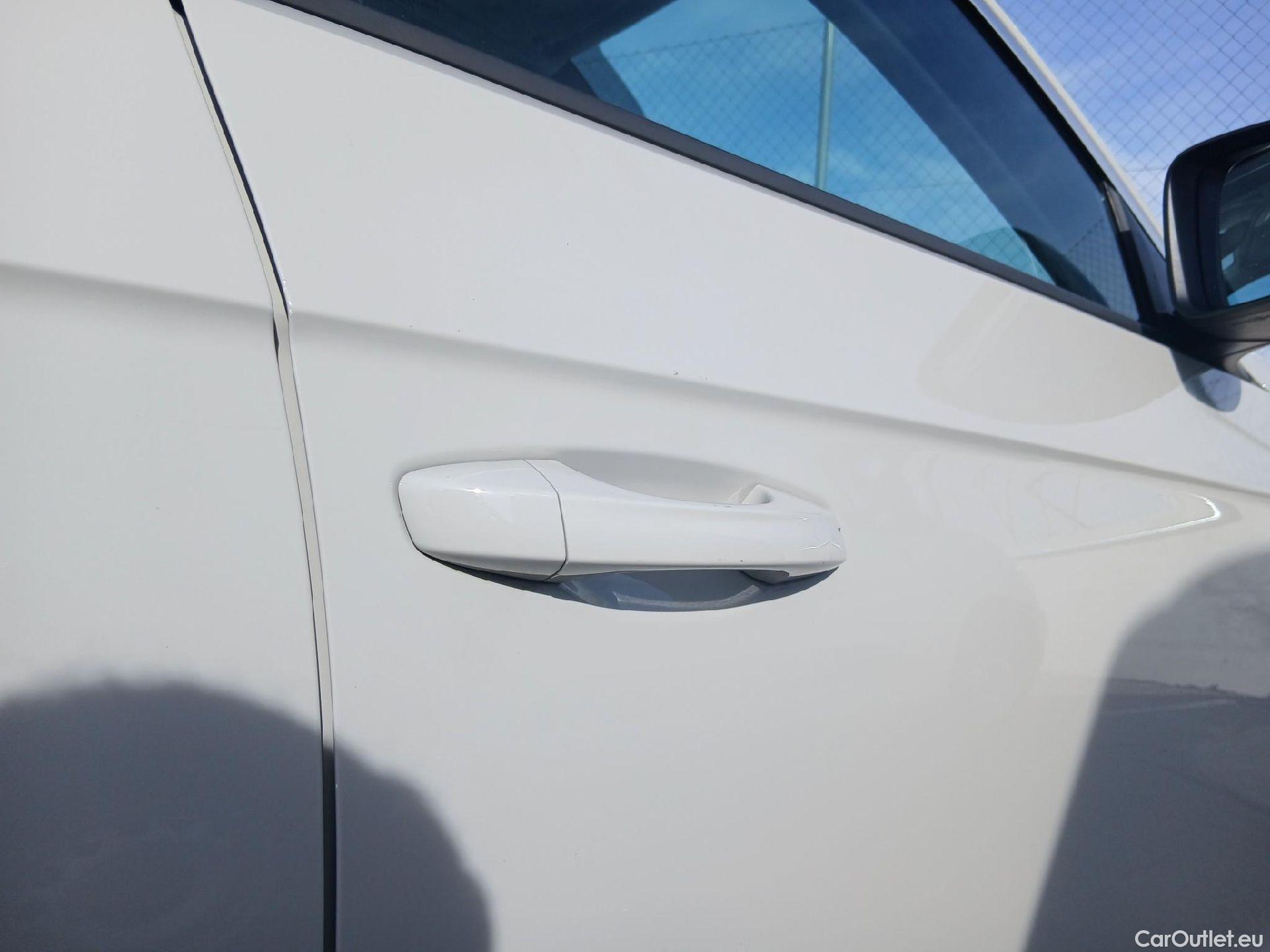  Volkswagen  T-ROC VOLKSWAGEN  / 2021 / 5P / todoterreno Life 1.5 TSI 110kW (150CV) DSG #35