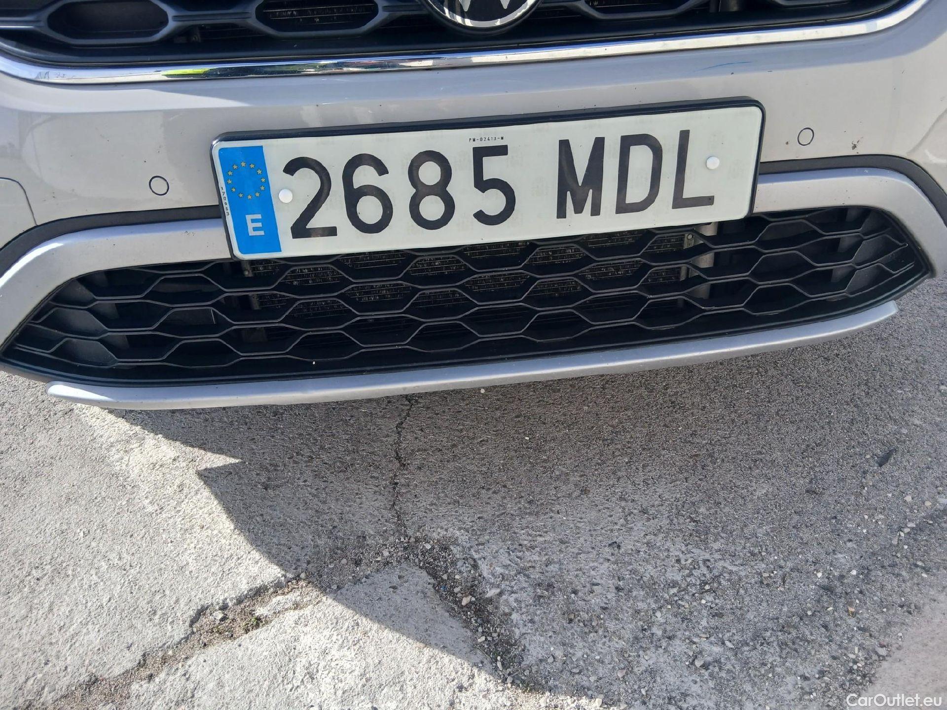  Volkswagen  T-ROC VOLKSWAGEN  / 2021 / 5P / todoterreno Life 1.5 TSI 110kW (150CV) DSG #8