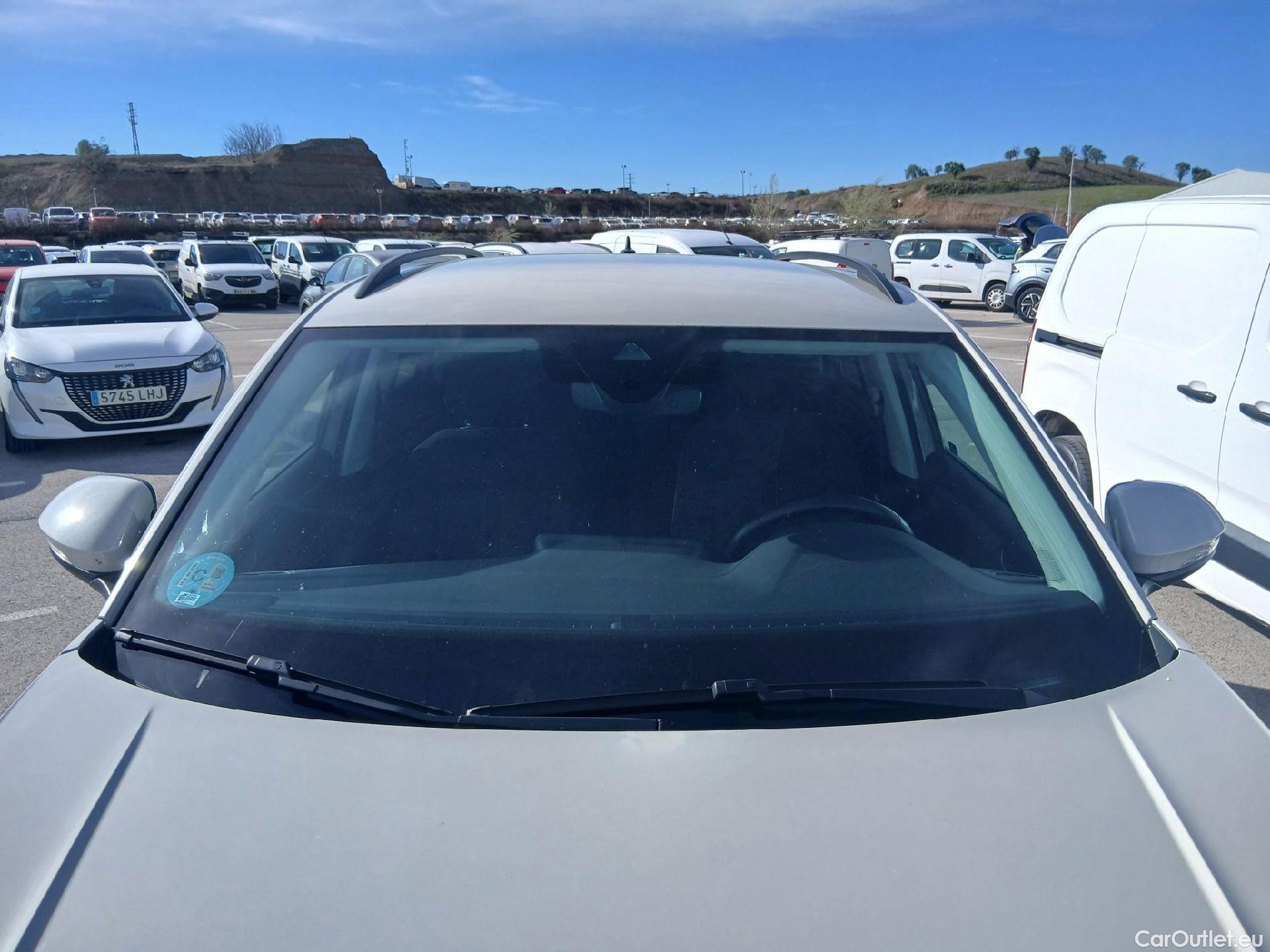  Volkswagen  T-ROC VOLKSWAGEN  / 2021 / 5P / todoterreno Life 1.5 TSI 110kW (150CV) DSG #3