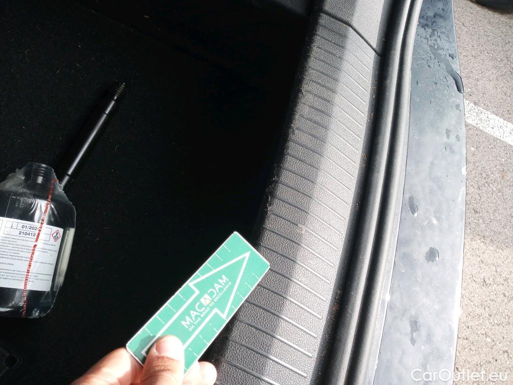  Volkswagen  Tiguan VOLKSWAGEN  / 2020 / 5P / todoterreno Life 2.0 TDI 110kW (150CV) DSG (AC2) #9