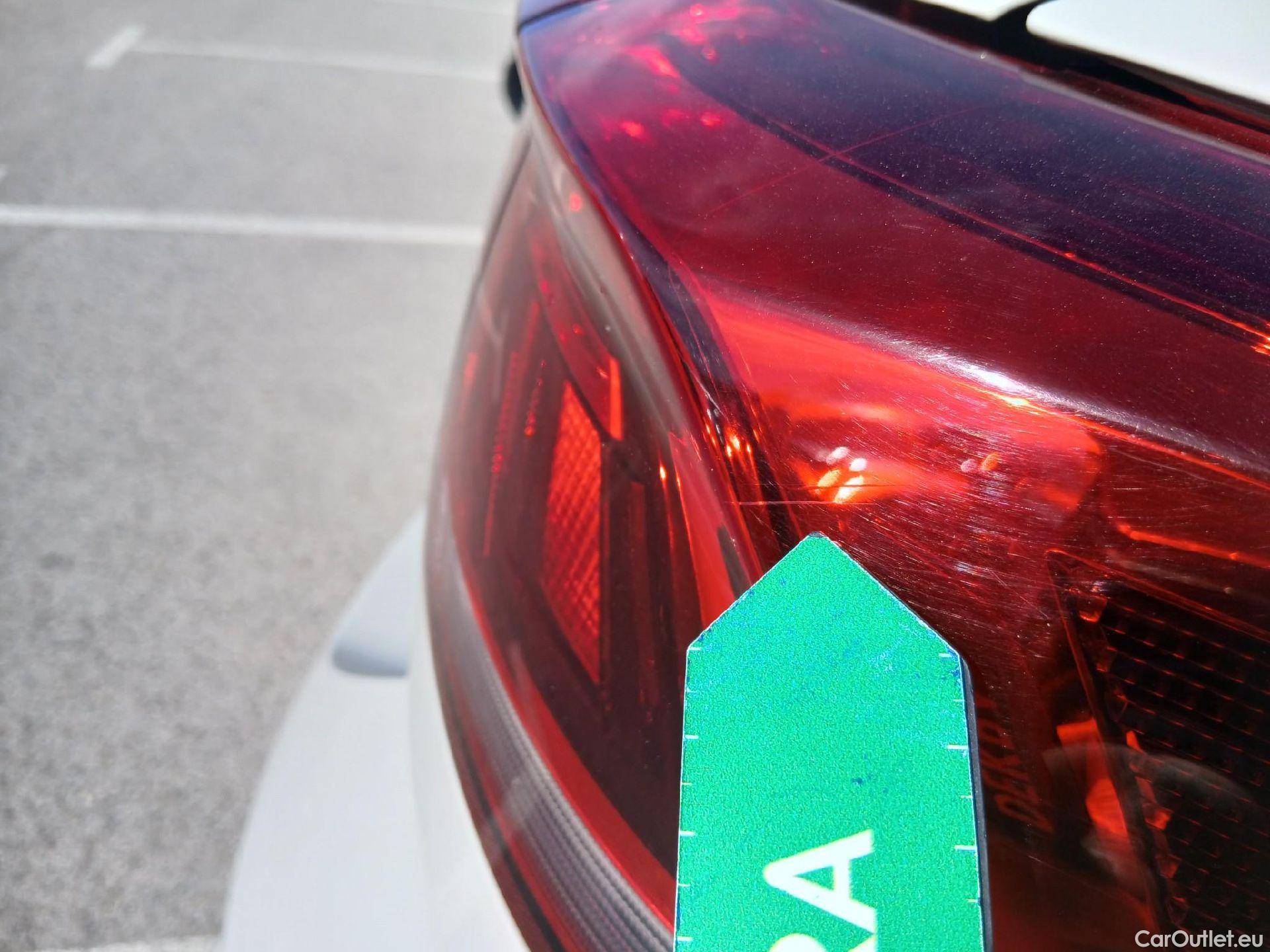  Volkswagen  T-ROC VOLKSWAGEN  / 2021 / 5P / todoterreno Life 1.5 TSI 110kW (150CV) DSG #29