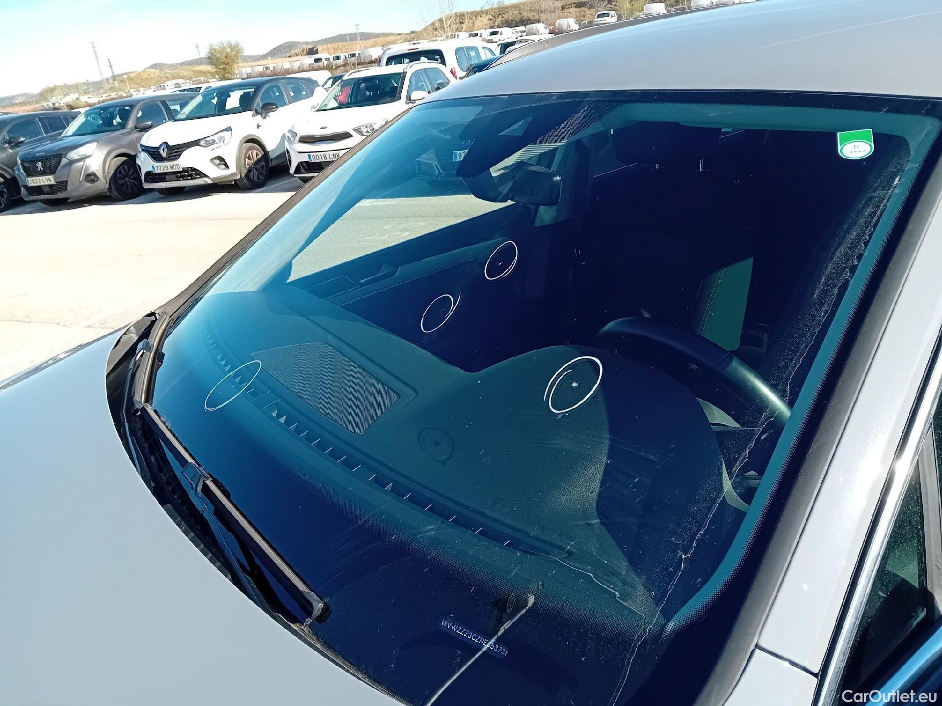  Volkswagen  Passat VOLKSWAGEN  / 2019 / 5P / familiar Variant Executive 2.0 TDI 110kW (150CV) #1