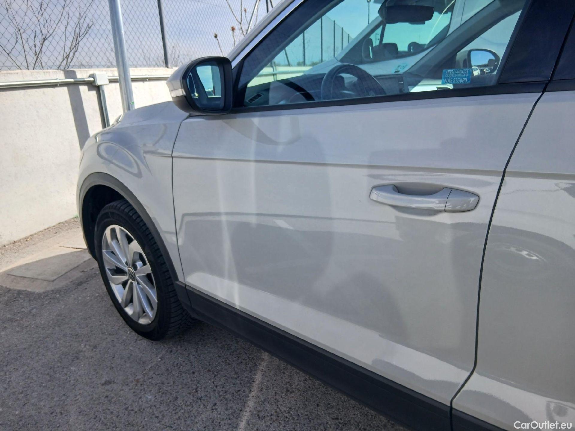  Volkswagen  T-ROC VOLKSWAGEN  / 2021 / 5P / todoterreno Life 1.5 TSI 110kW (150CV) DSG #16