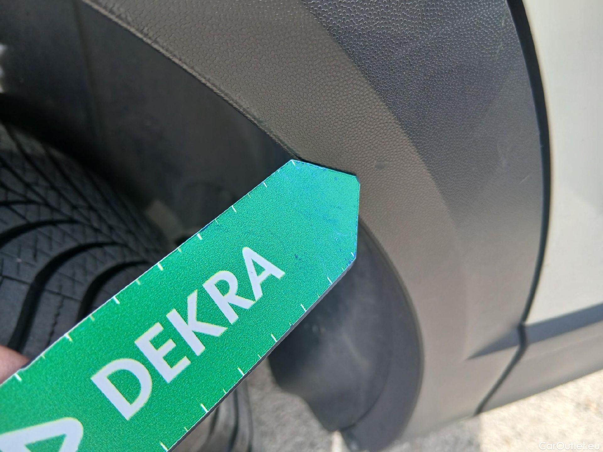  Volkswagen  T-ROC VOLKSWAGEN  / 2021 / 5P / todoterreno Life 1.5 TSI 110kW (150CV) DSG #32