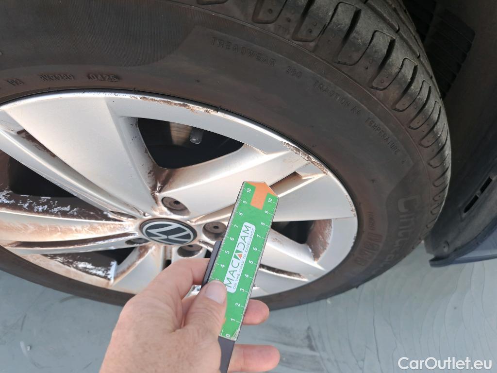  Volkswagen  Golf  VOLKSWAGEN / 2020 / 5P / berlina con portón 2.0 TDI 85kW (115CV) (AC3) #19