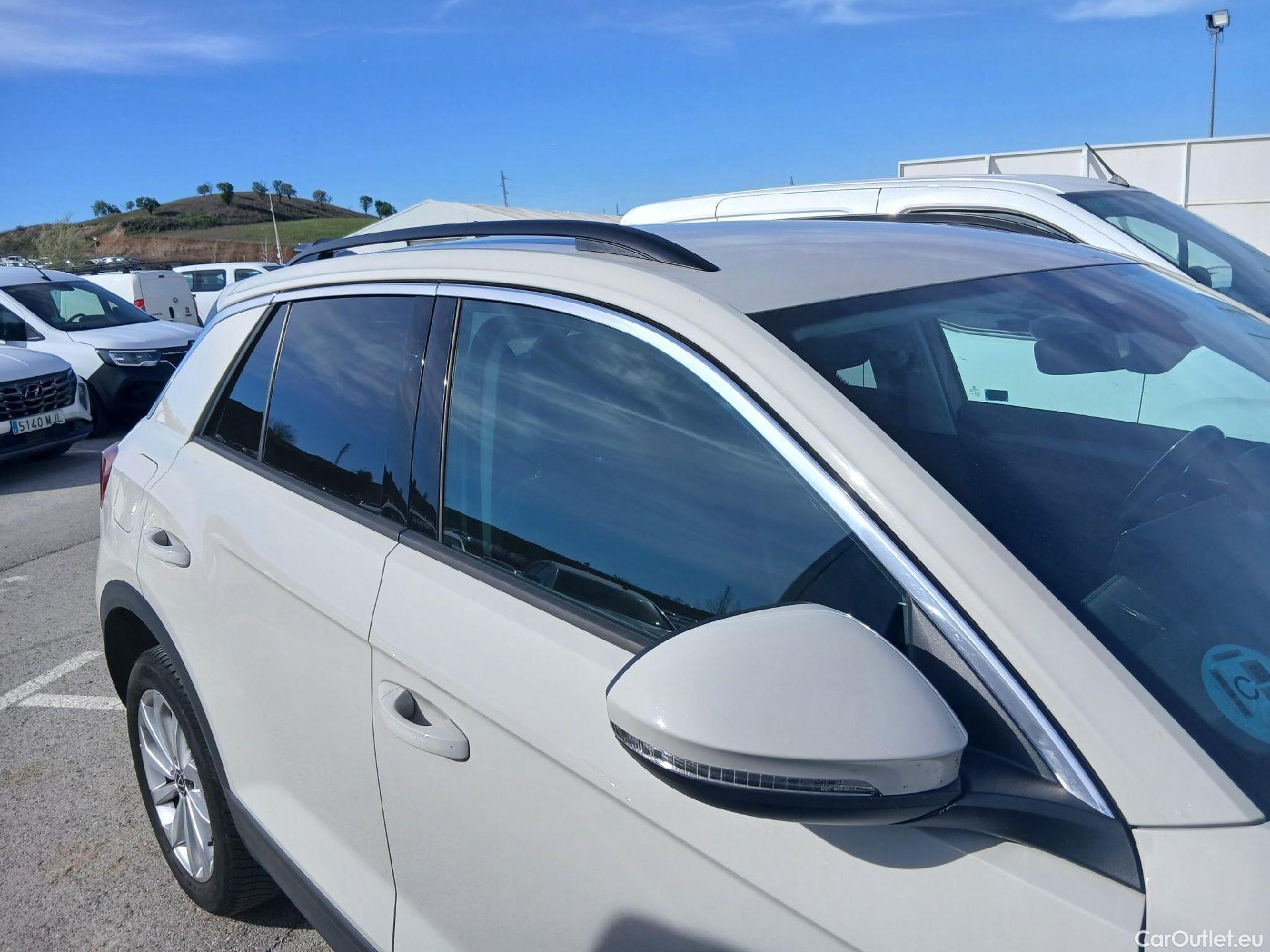  Volkswagen  T-ROC VOLKSWAGEN  / 2021 / 5P / todoterreno Life 1.5 TSI 110kW (150CV) DSG #40