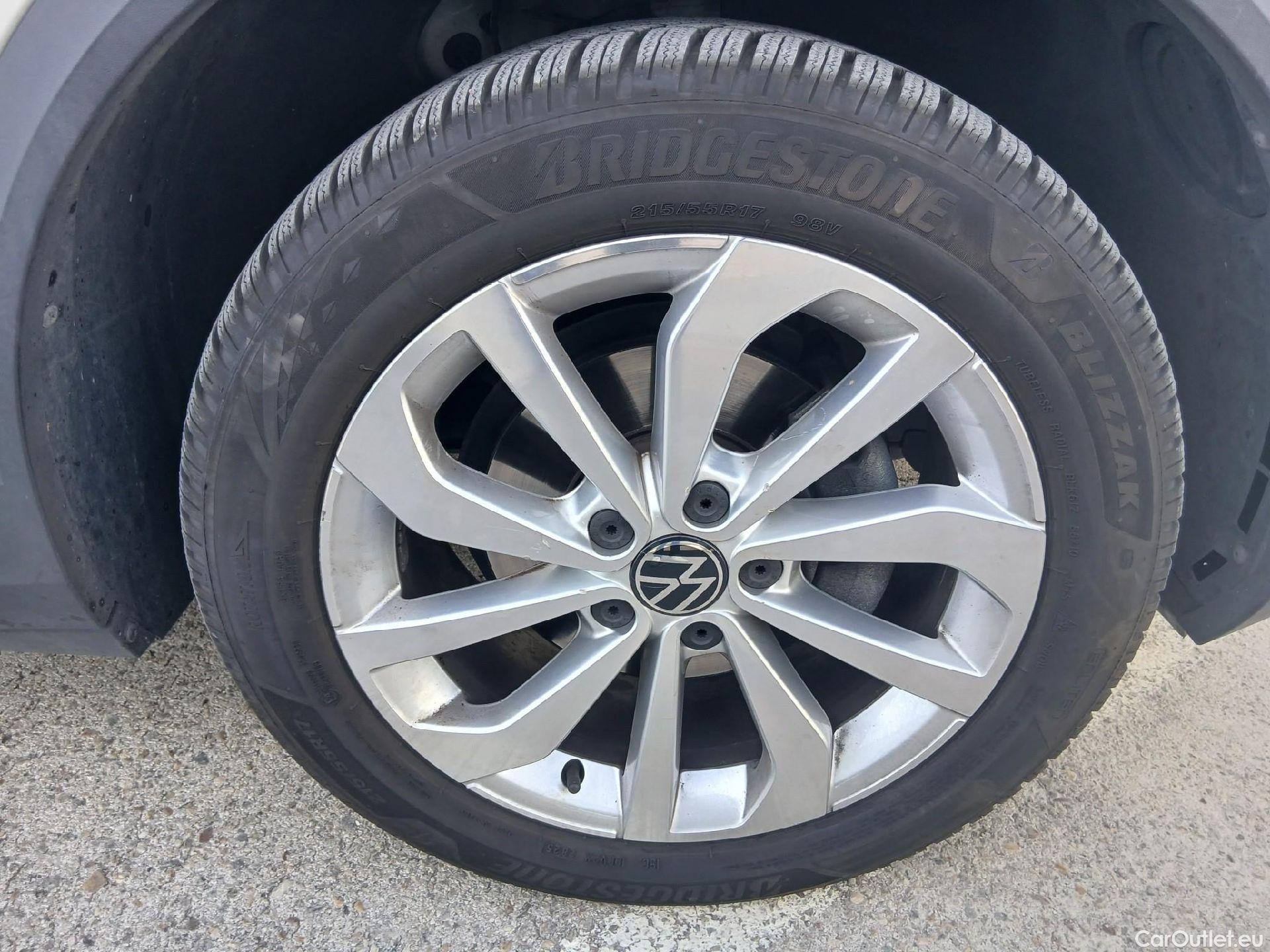  Volkswagen  T-ROC VOLKSWAGEN  / 2021 / 5P / todoterreno Life 1.5 TSI 110kW (150CV) DSG #37