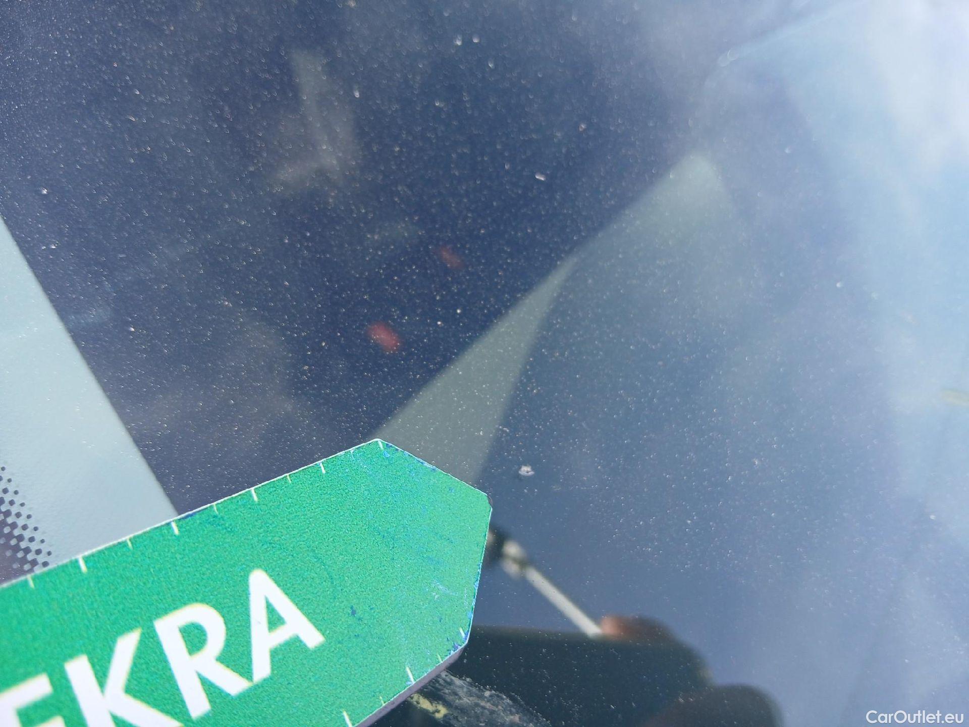  Volkswagen  T-ROC VOLKSWAGEN  / 2021 / 5P / todoterreno Life 1.5 TSI 110kW (150CV) DSG #2