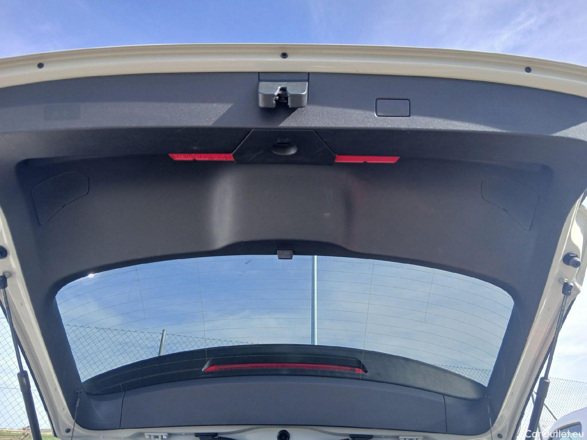  Volkswagen  T-ROC VOLKSWAGEN  / 2021 / 5P / todoterreno Life 1.5 TSI 110kW (150CV) DSG #27