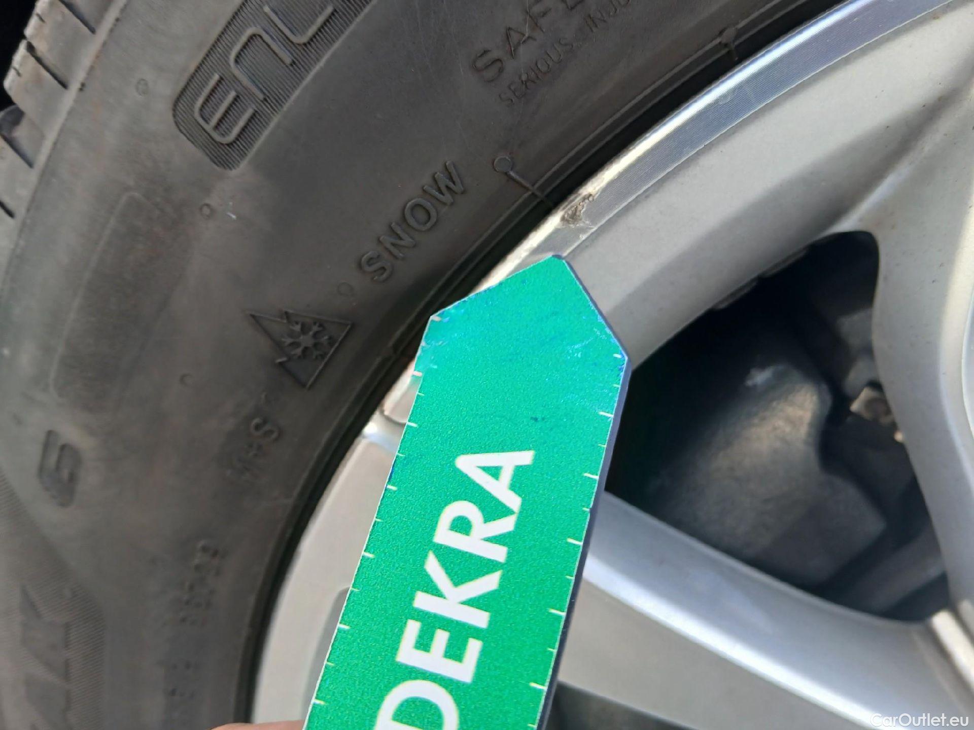  Volkswagen  T-ROC VOLKSWAGEN  / 2021 / 5P / todoterreno Life 1.5 TSI 110kW (150CV) DSG #13