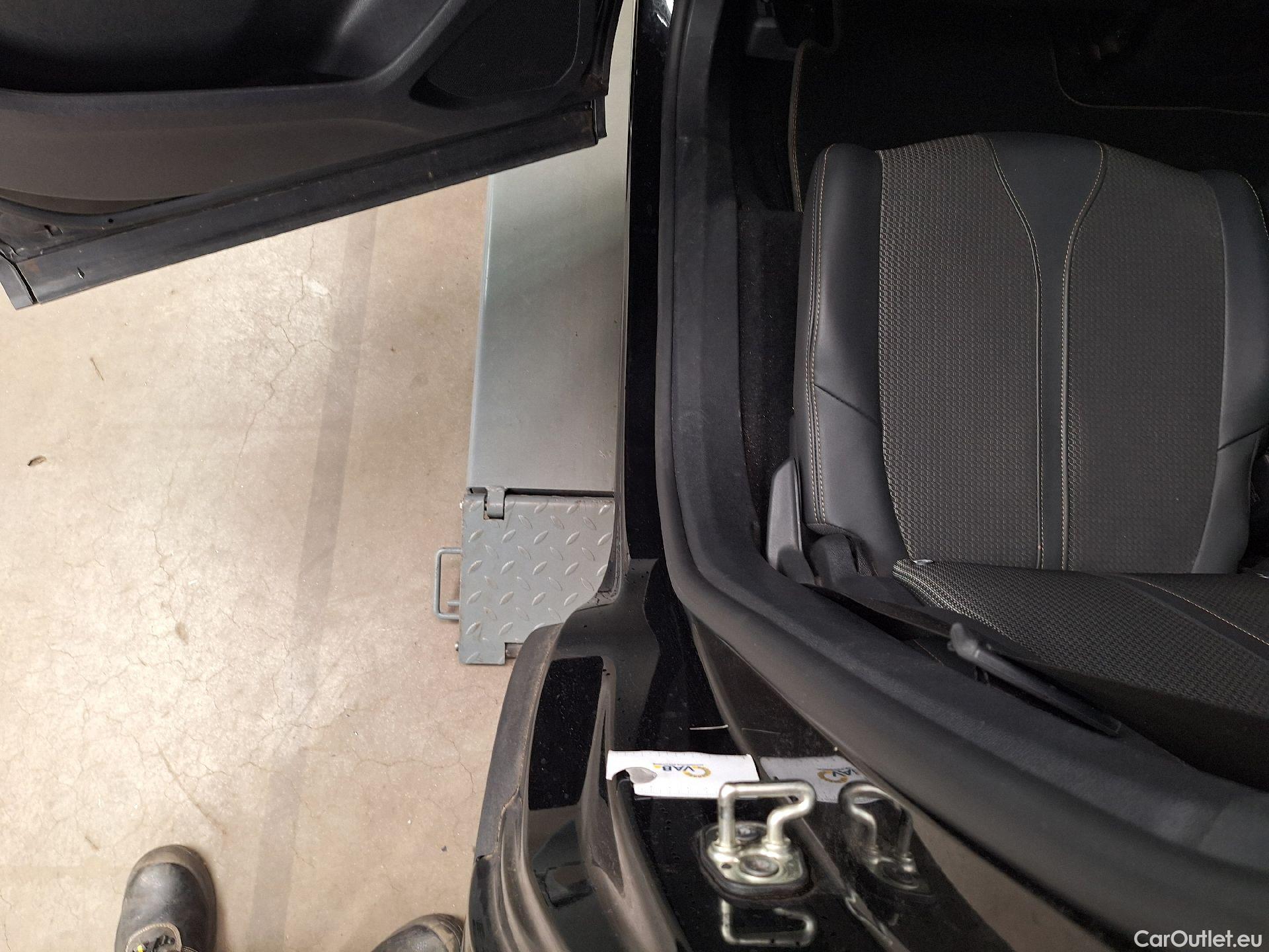  Peugeot  5008 Peugeot,  FL'20, Peugeot  1.5 BlueHDi 96kW S&S EAT8 GT 5d #1