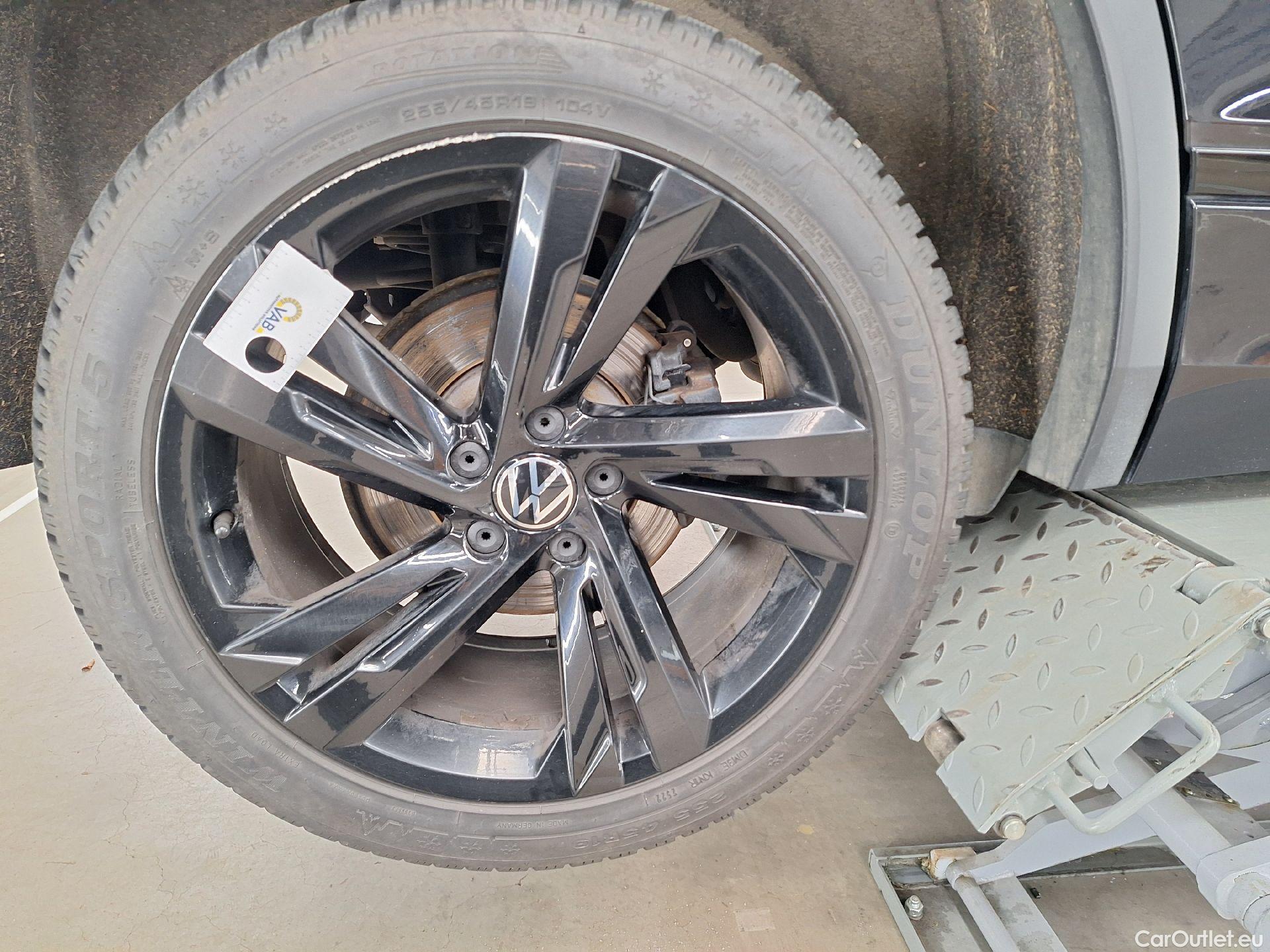  Volkswagen  Tiguan VW,  FL'20, Volkswagen  2.0 TDI 110kW DSG Platinum 5d #34