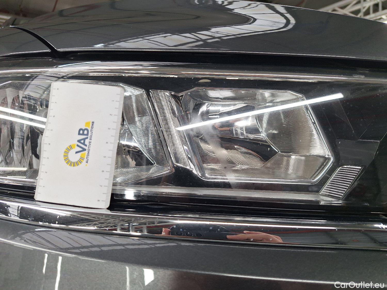  Volkswagen  T-ROC VW,  '17, Volkswagen  1.0 TSI Style 5d #4