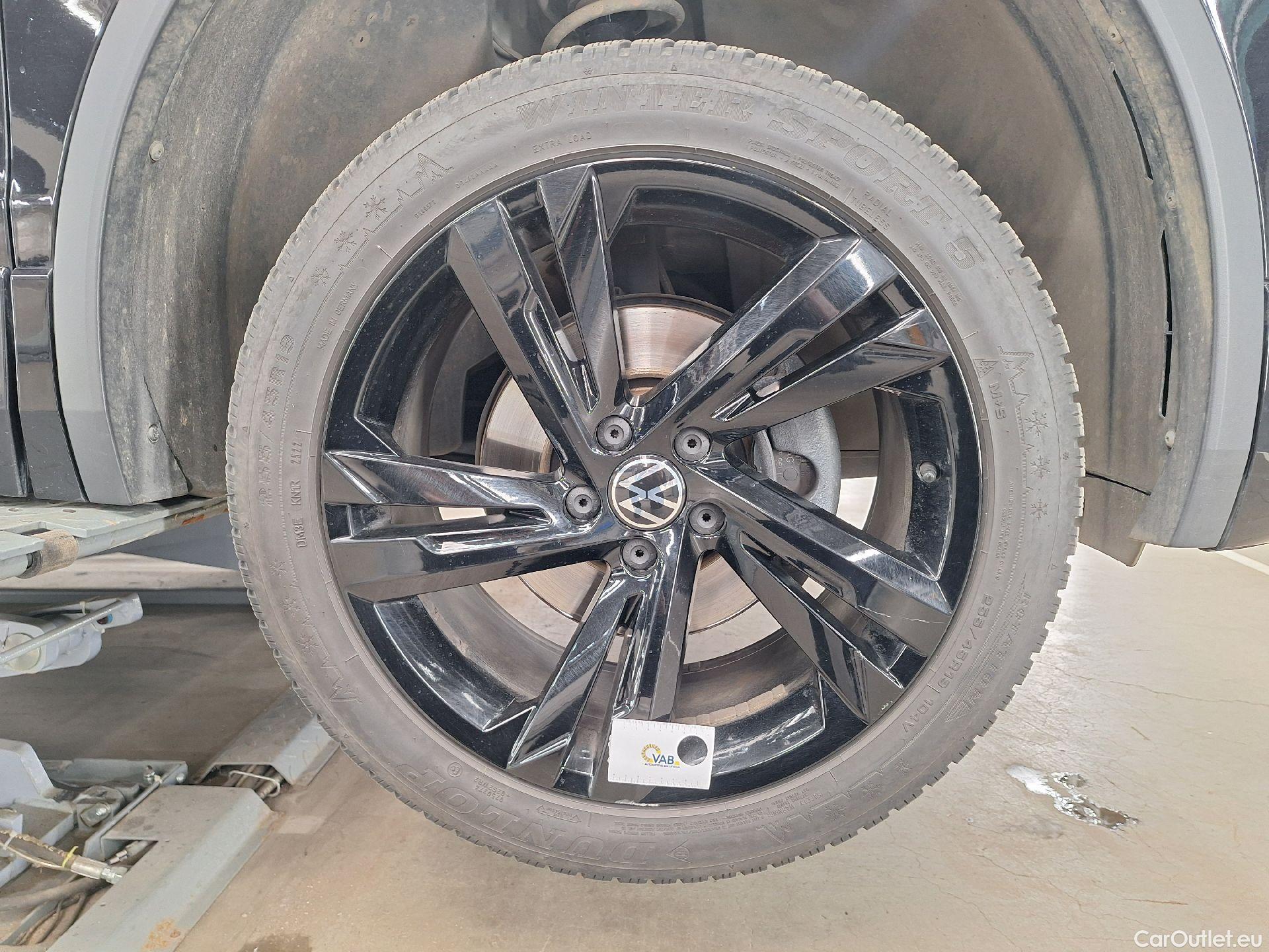  Volkswagen  Tiguan VW,  FL'20, Volkswagen  2.0 TDI 110kW DSG Platinum 5d #44