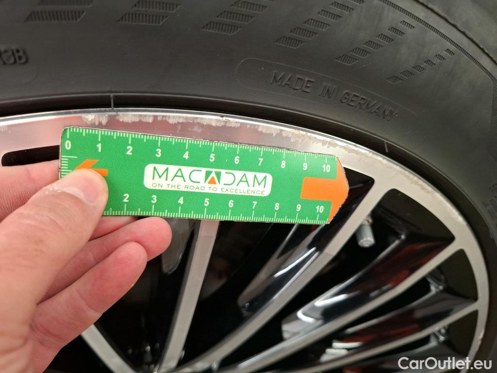  Mercedes  GLC MERCEDES-BENZ  / 2022 / 5P / SUV  300 de AMG Line 4MATIC #9