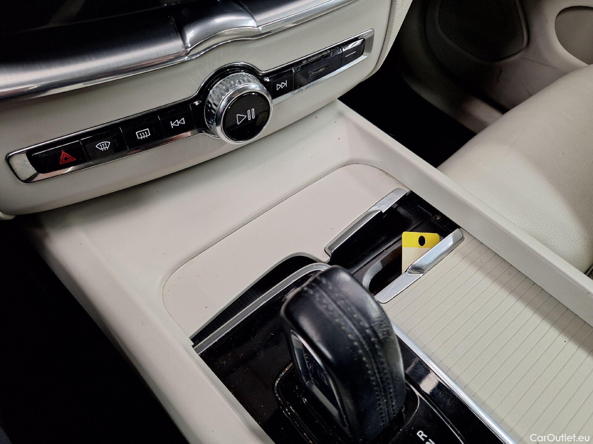  Volvo  XC60 Volvo,  '17, Volvo  T8 e4x4 Geartronic Momentum Pro 5d #3