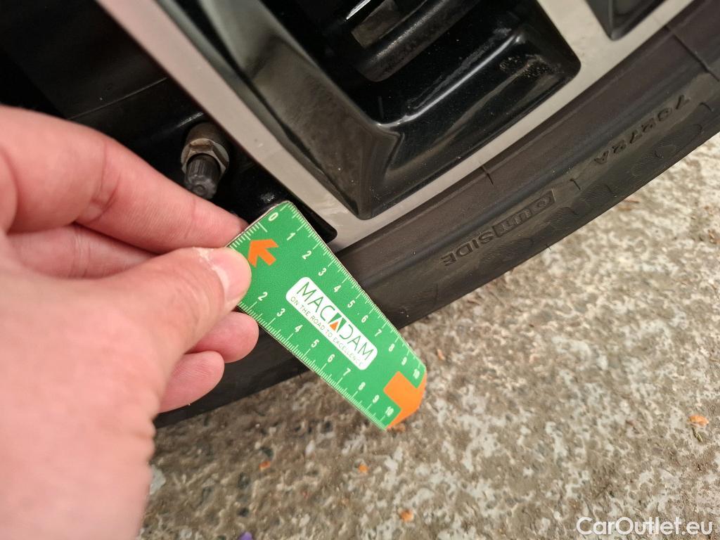  Mercedes  GLC MERCEDES-BENZ  / 2022 / 5P / SUV  300 de AMG Line 4MATIC #19