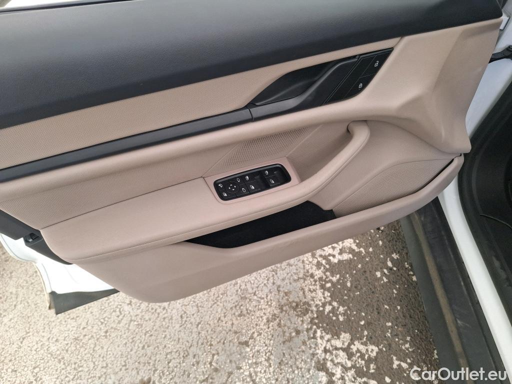  Porsche  Taycan  93kWh BVA #1