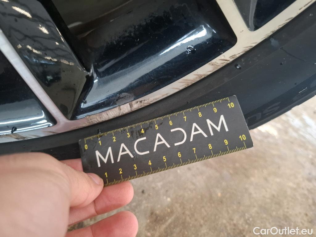  Mercedes  G-Klasee MERCEDES-BENZ GLE / 2020 / 5P / SUV GLE 350 de 4MATIC AMG Line #48