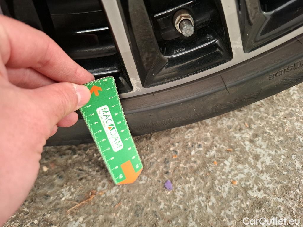  Mercedes  GLC MERCEDES-BENZ  / 2022 / 5P / SUV  300 de AMG Line 4MATIC #18