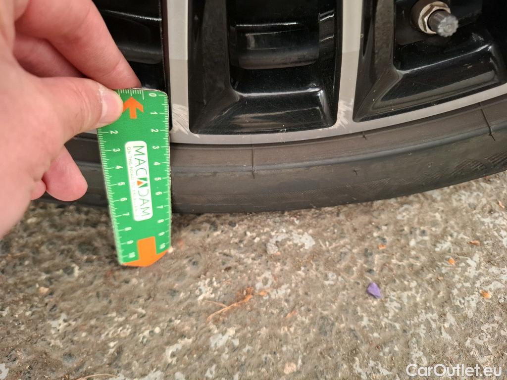  Mercedes  GLC MERCEDES-BENZ  / 2022 / 5P / SUV  300 de AMG Line 4MATIC #17