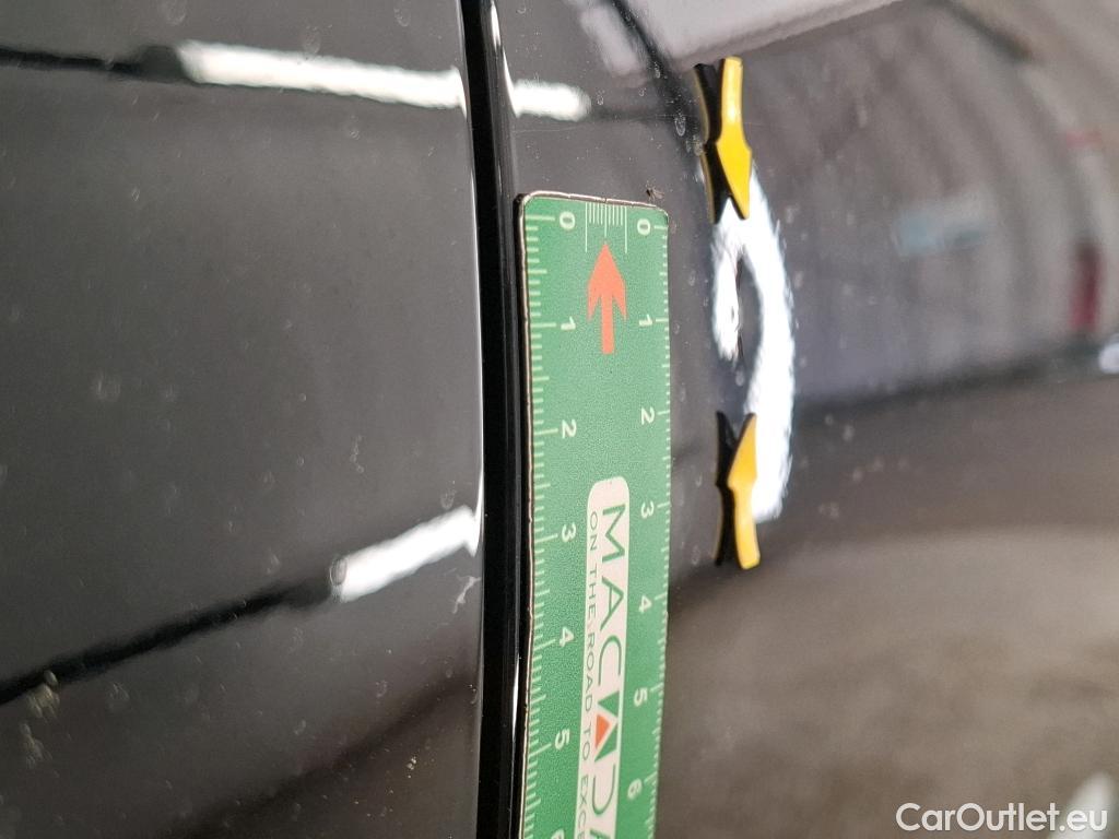  Mercedes  GLC MERCEDES-BENZ  / 2022 / 5P / SUV  300 de AMG Line 4MATIC #26